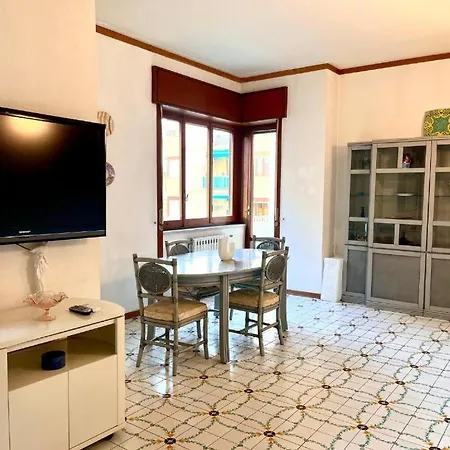 Large Family Appartament With Pool סורנטו