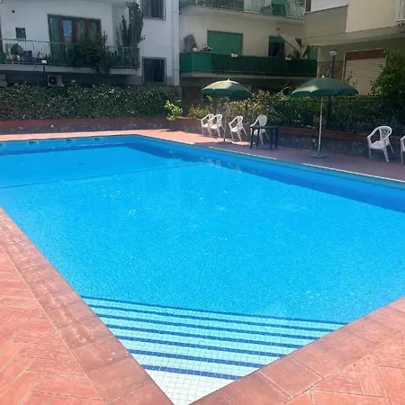 Large Family Appartament With Pool דירה *