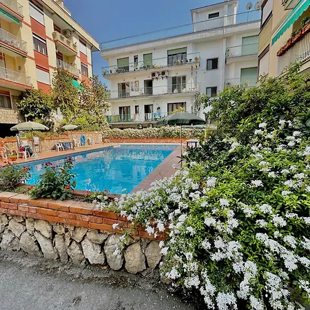 Large Family Appartament With Pool * סורנטו